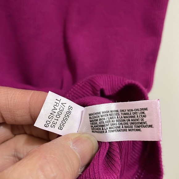 Gap dark pink v neck top (sz l) - Picture 7 of 9